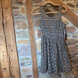 Patterned Black and White Sleeveless Dress